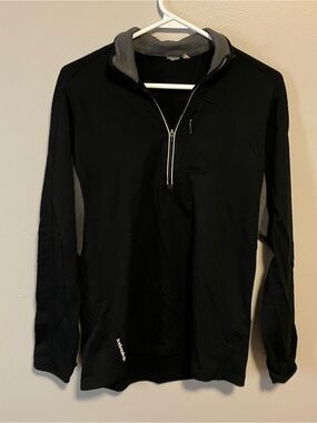 Icebreaker Black Men's Half-Zip Sweater with Gray Collar Accent